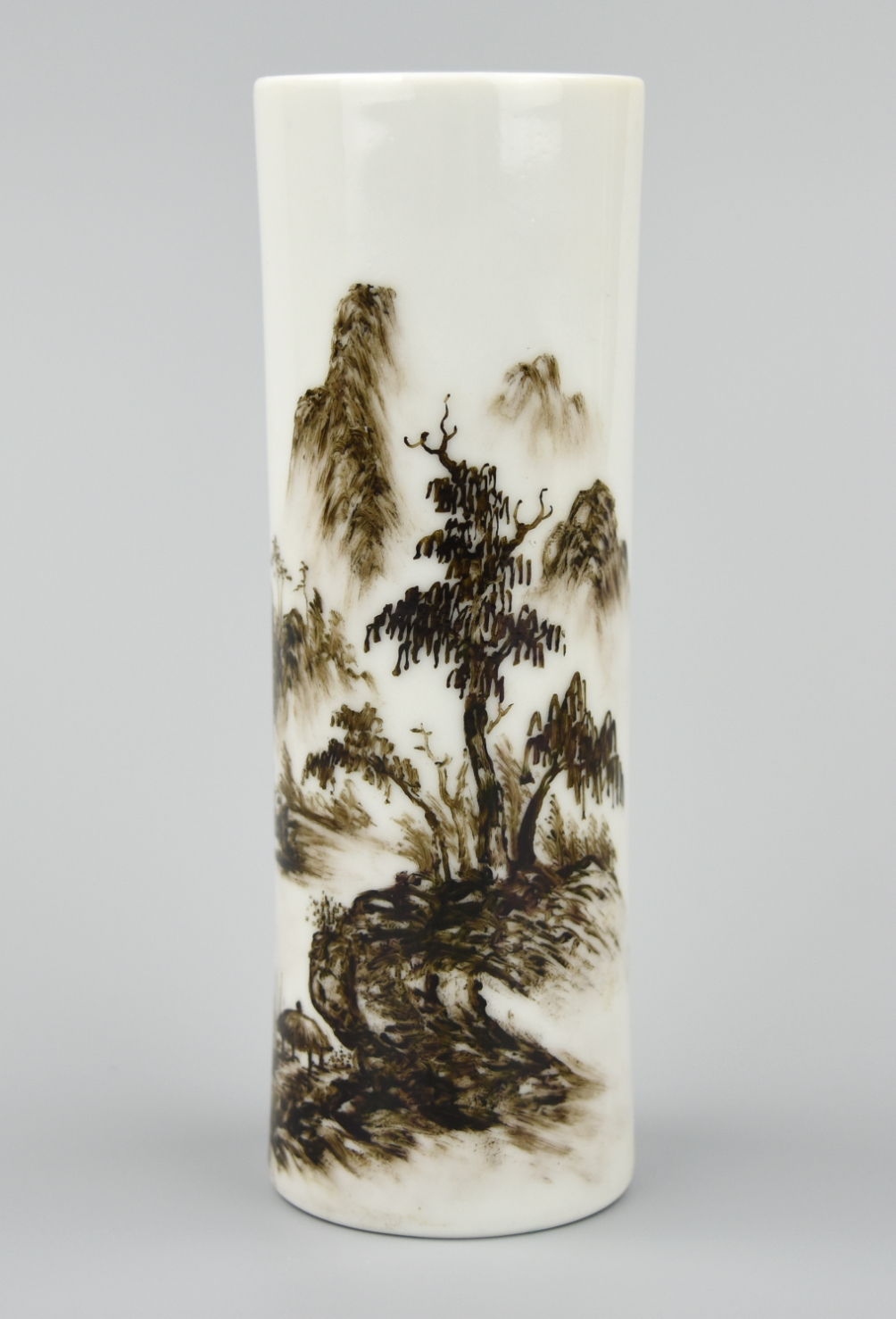 CHINESE GRISAILLE BRUSH POT W/