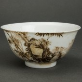 CHINESE GRISAILLE DECORATED BO