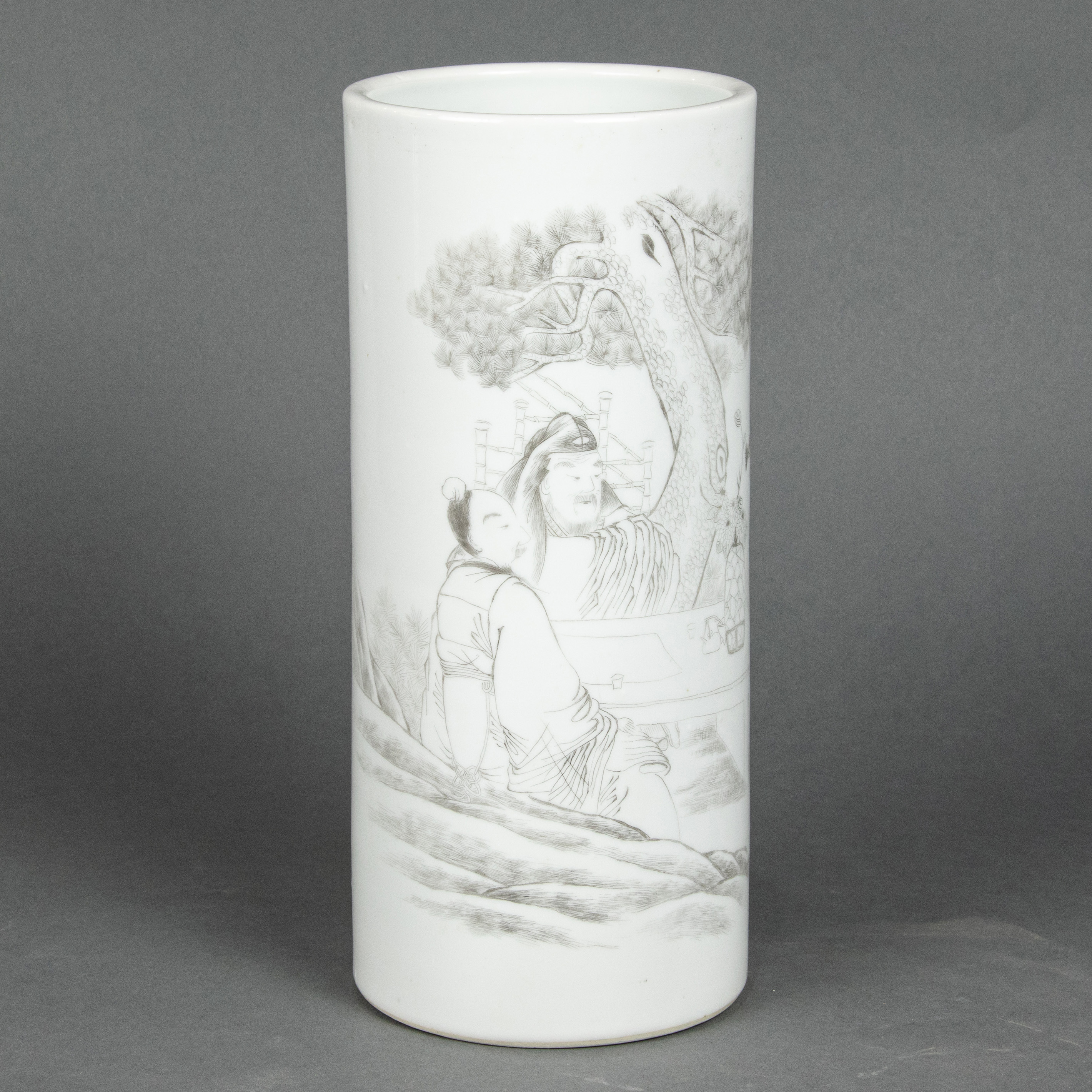 CHINESE GRISAILLE DECORATED HAT