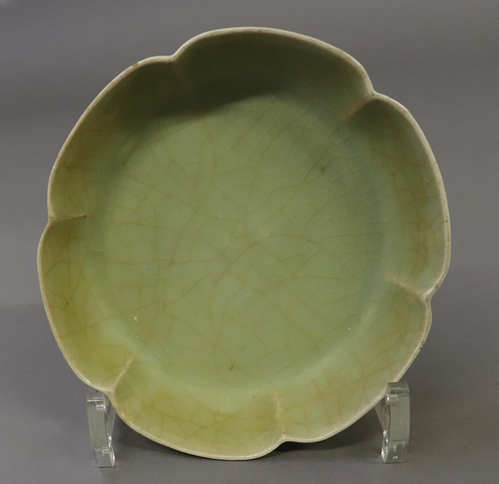 Chinese Guan glaze lobed dish, 1