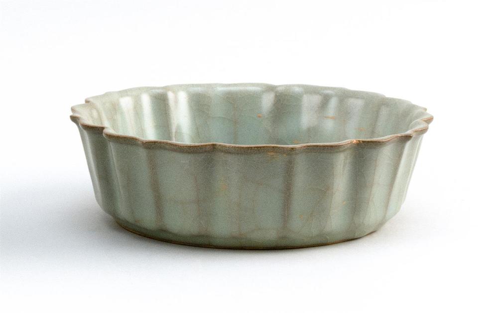 CHINESE GUAN WARE FLORIFORM BOWL