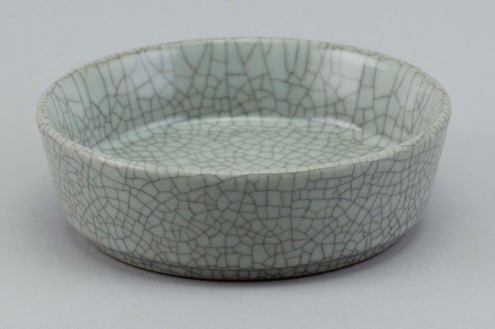 CHINESE GUAN WARE PORCELAIN SHALLOW