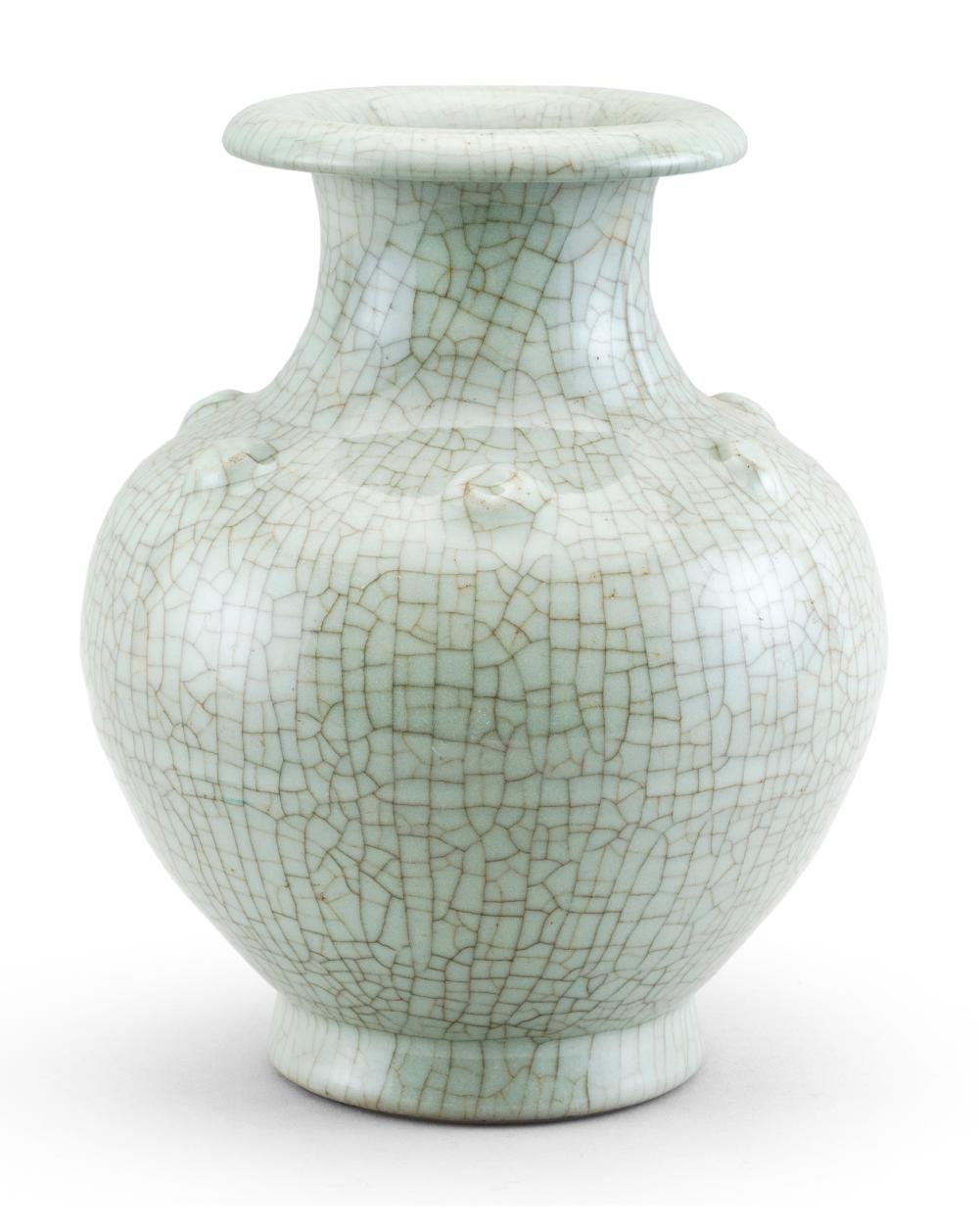 CHINESE GUAN WARE PORCELAIN VASE