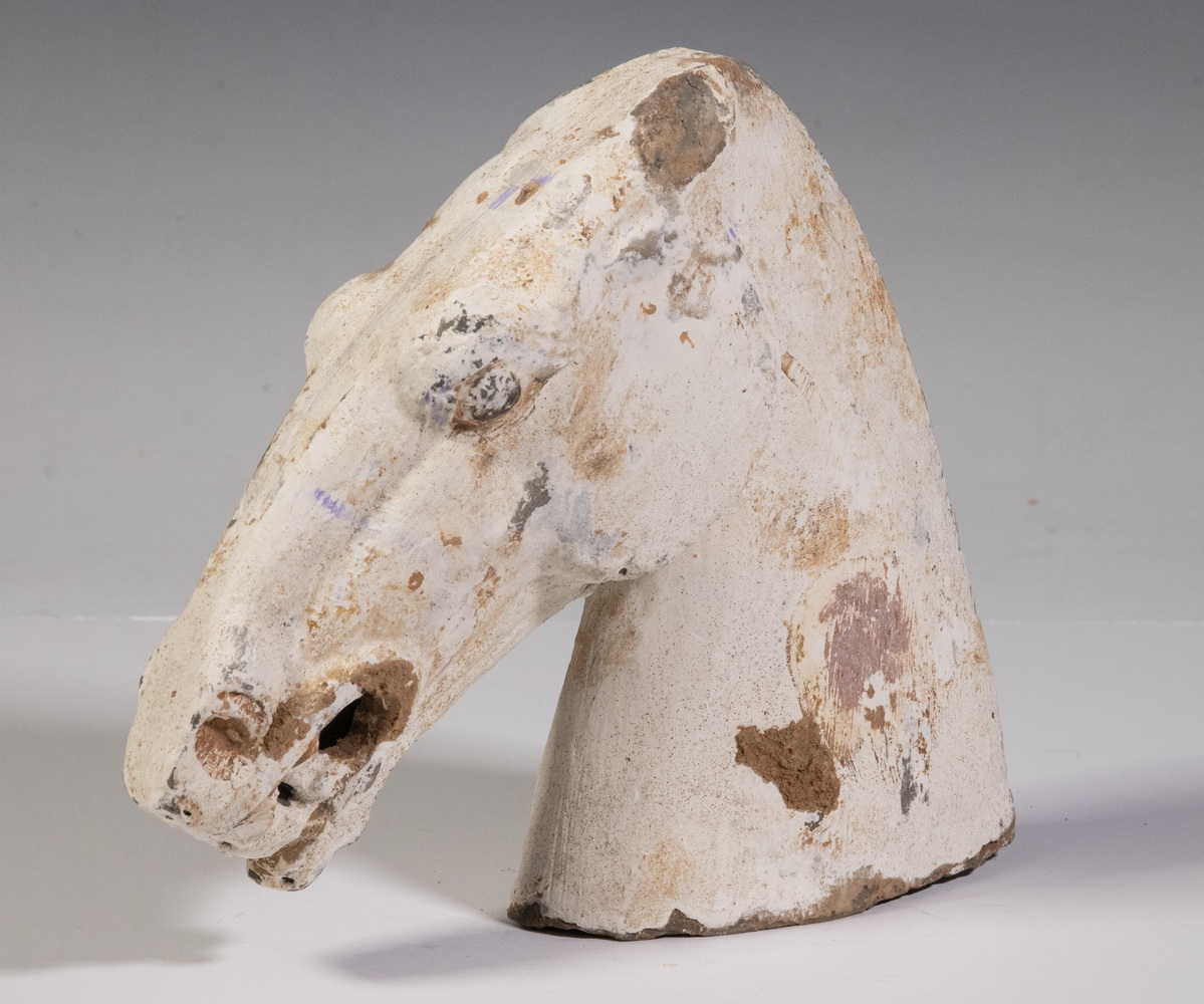 CHINESE HAN DYNASTY POTTERY OF A