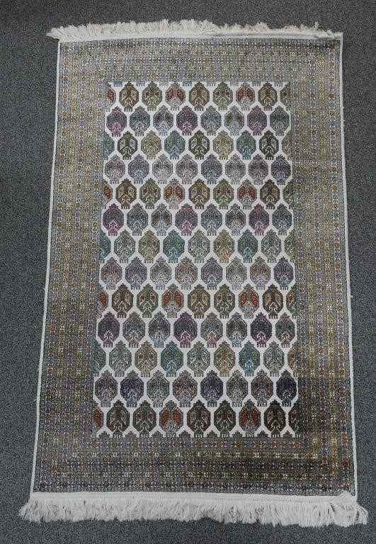 CHINESE HAND WOVEN WOOL RUGRed hand