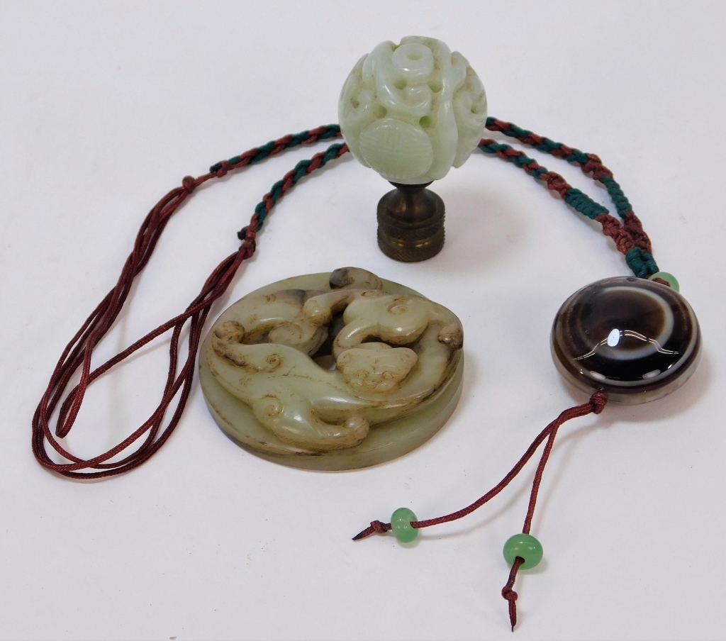CHINESE HARDSTONE AGATE AMULET