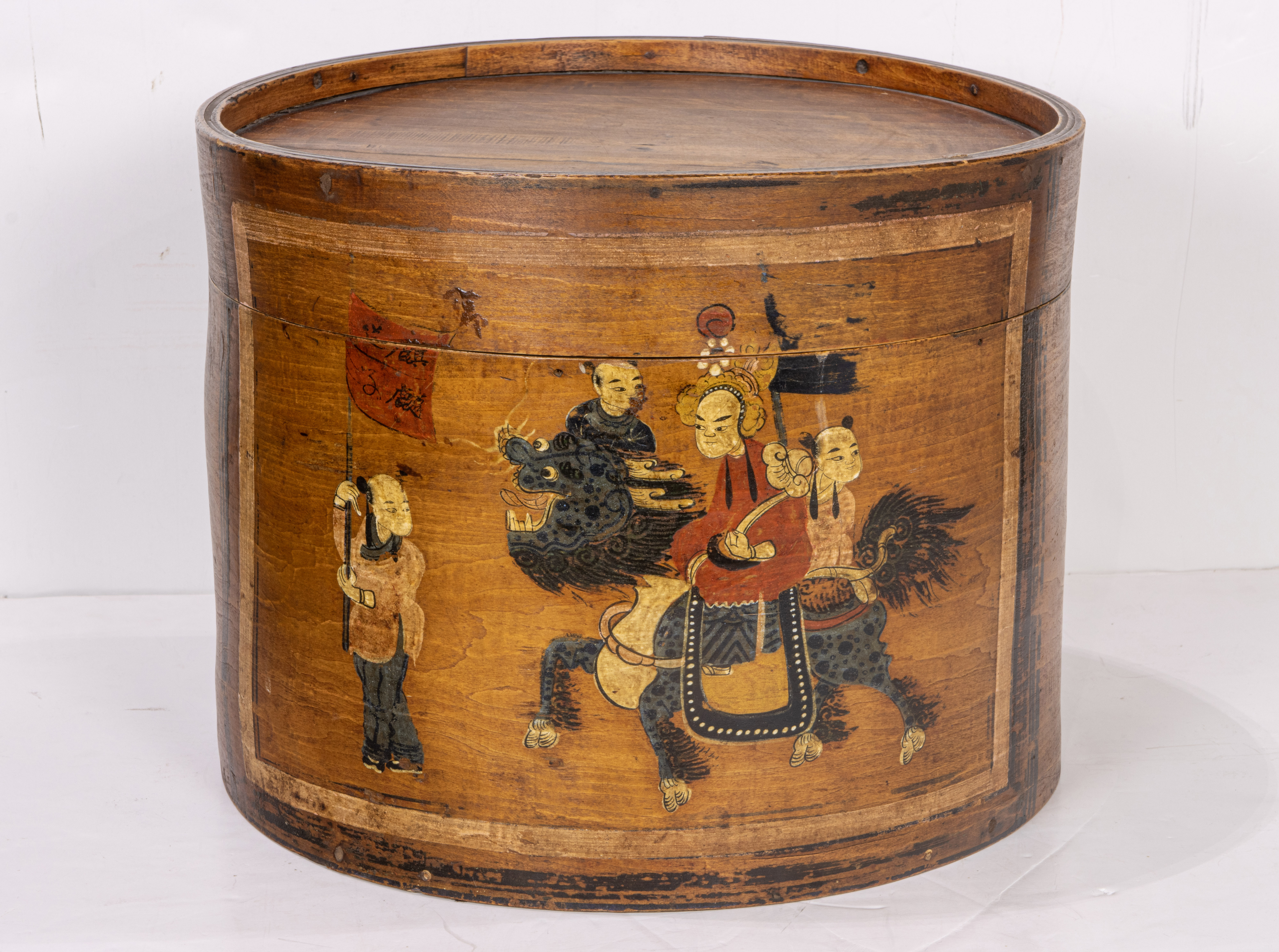 CHINESE HAT BOX WITH FIGURAL