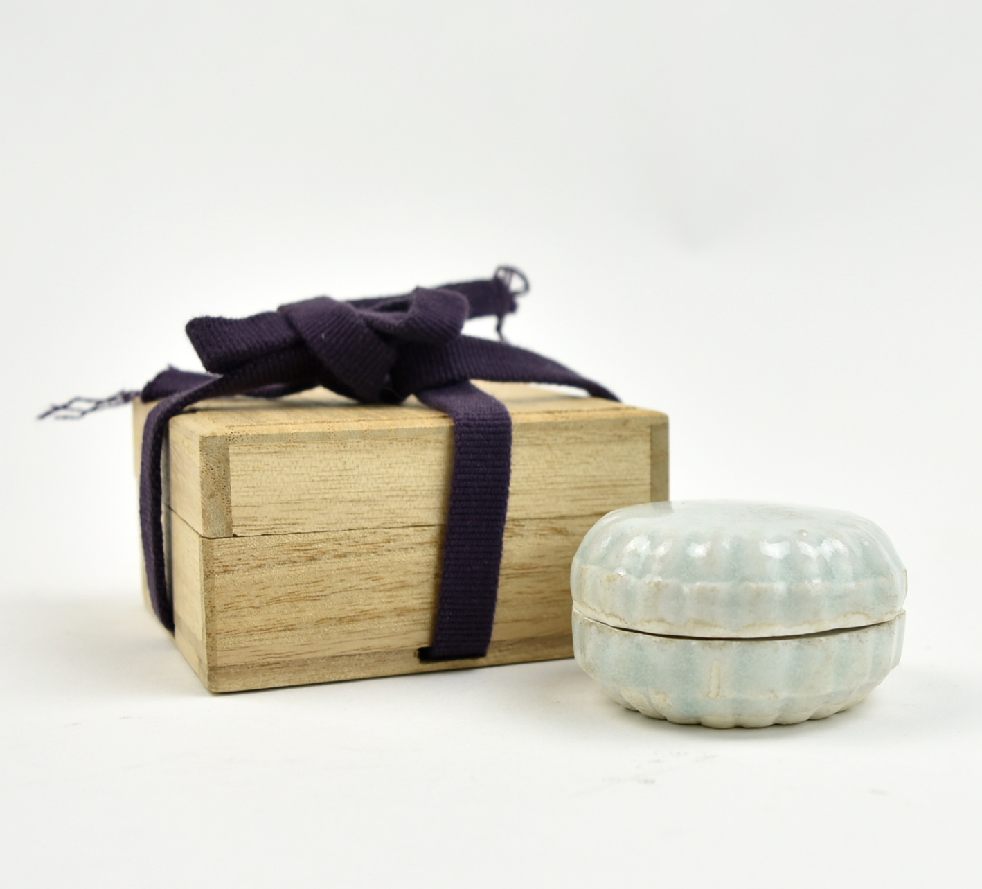 CHINESE HUTIAN WARE COVERED BOX,