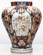 CHINESE IMARI LOBED GINGER JAR