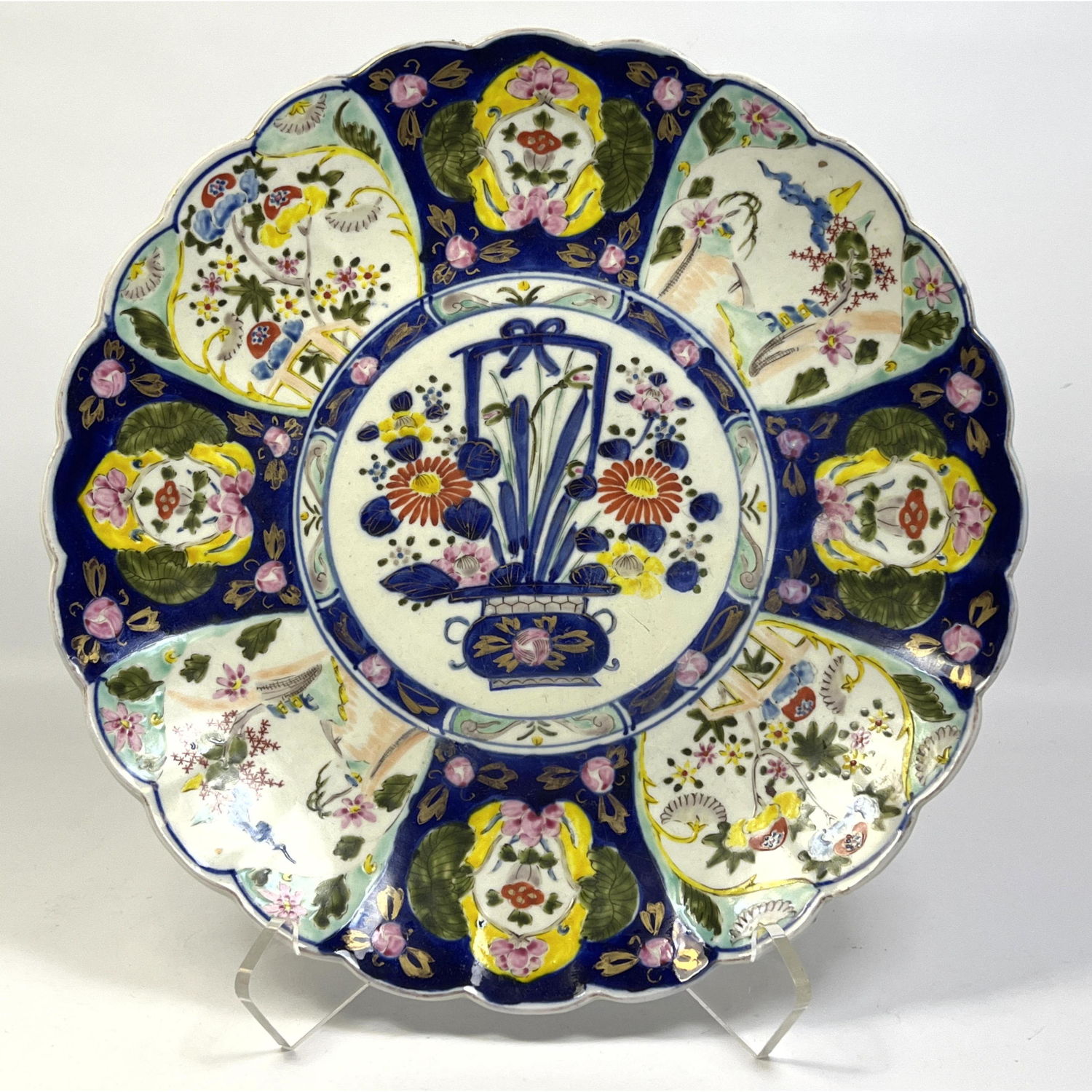 Chinese Imari Scalloped Edge Plate.