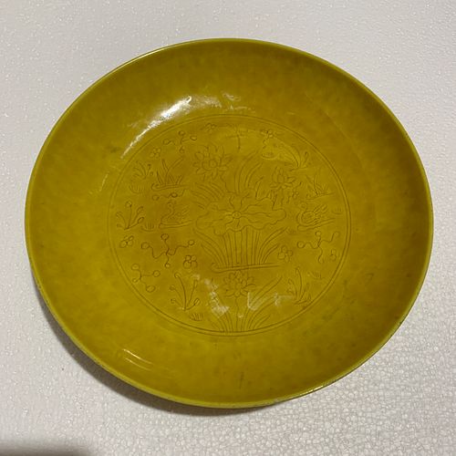 CHINESE INCISED YELLOW GLAZED DISH,