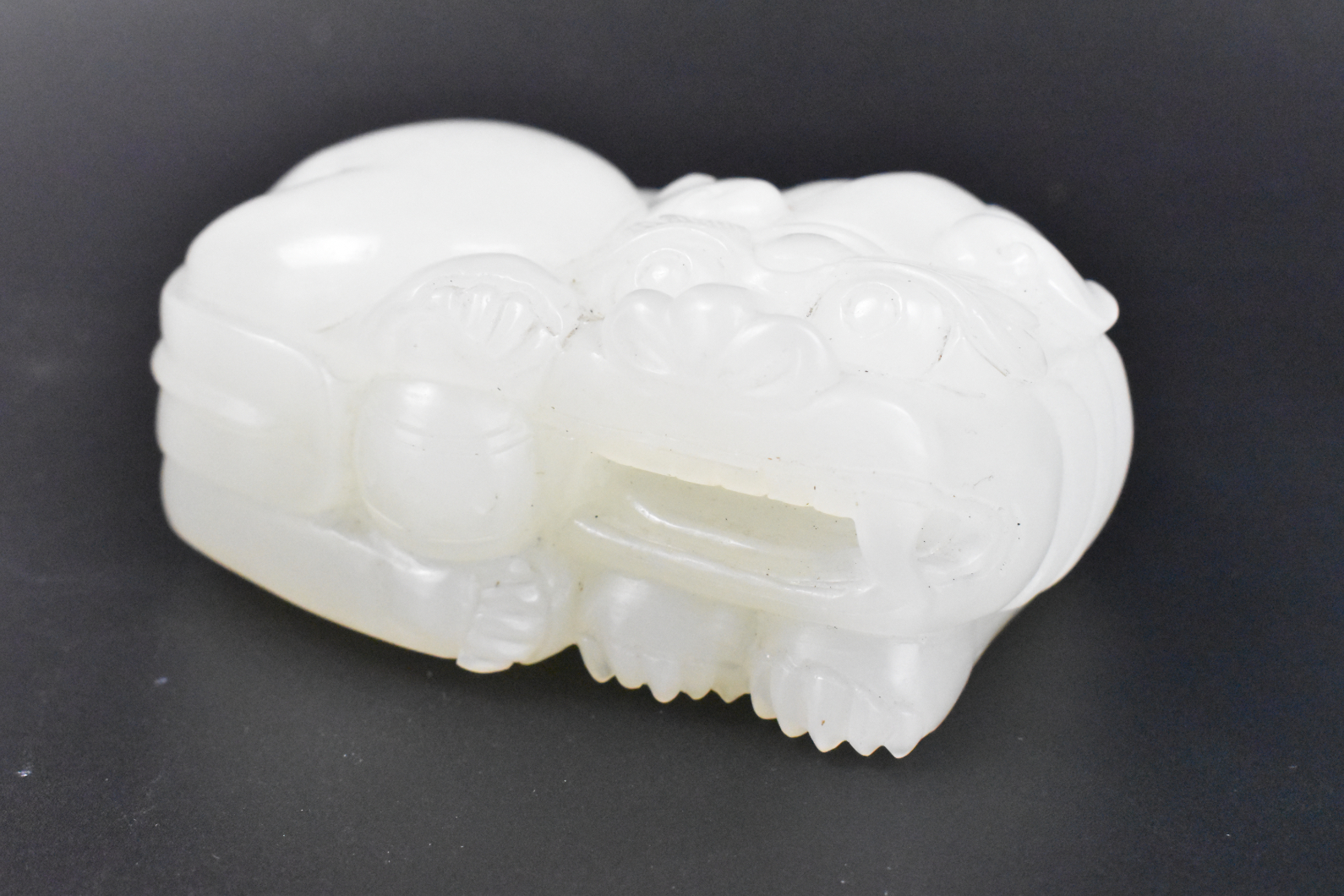 CHINESE JADE CARVING OF FOO LION