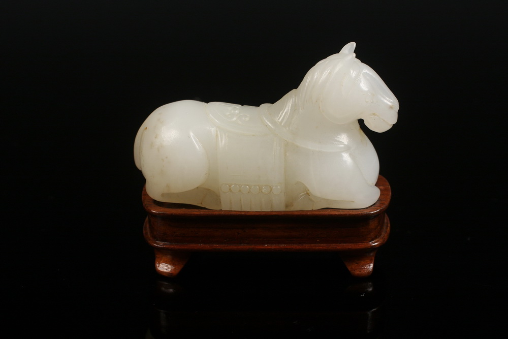 CHINESE JADE FIGURINE - Finely