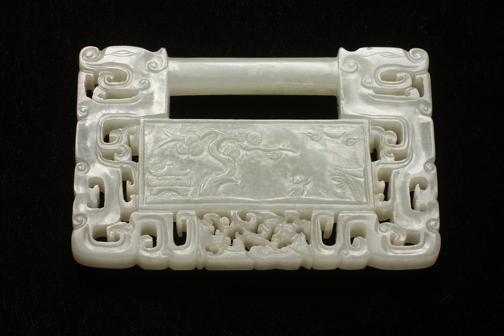 CHINESE JADE PENDANT - 18th c