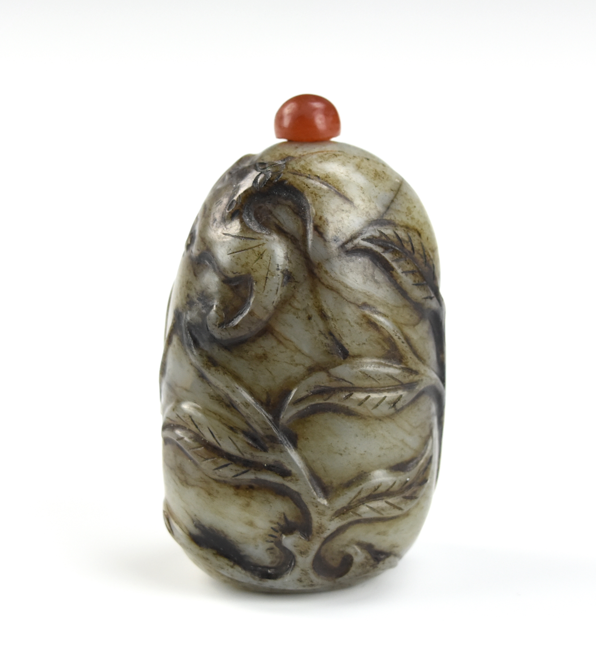 CHINESE JADE SNUFF BOTTLE W/ BAT