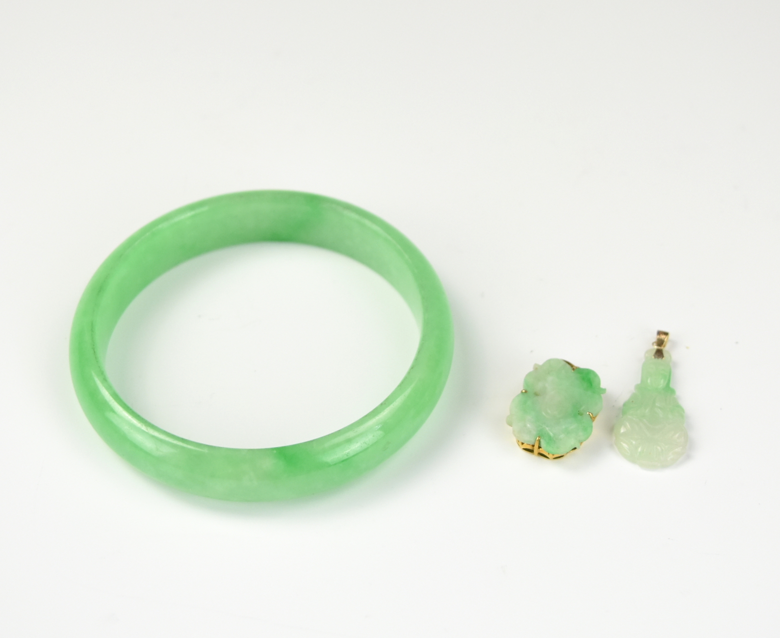 CHINESE JADEITE BANGLE& 14K GOLD