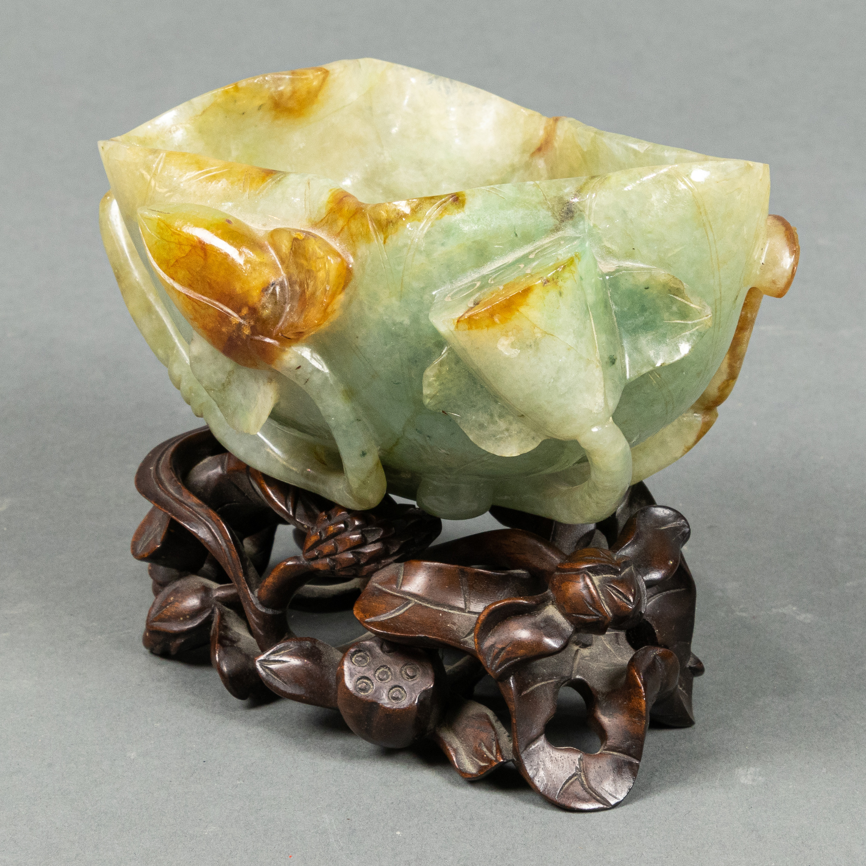 CHINESE JADEITE LOTUS FORM WASHER