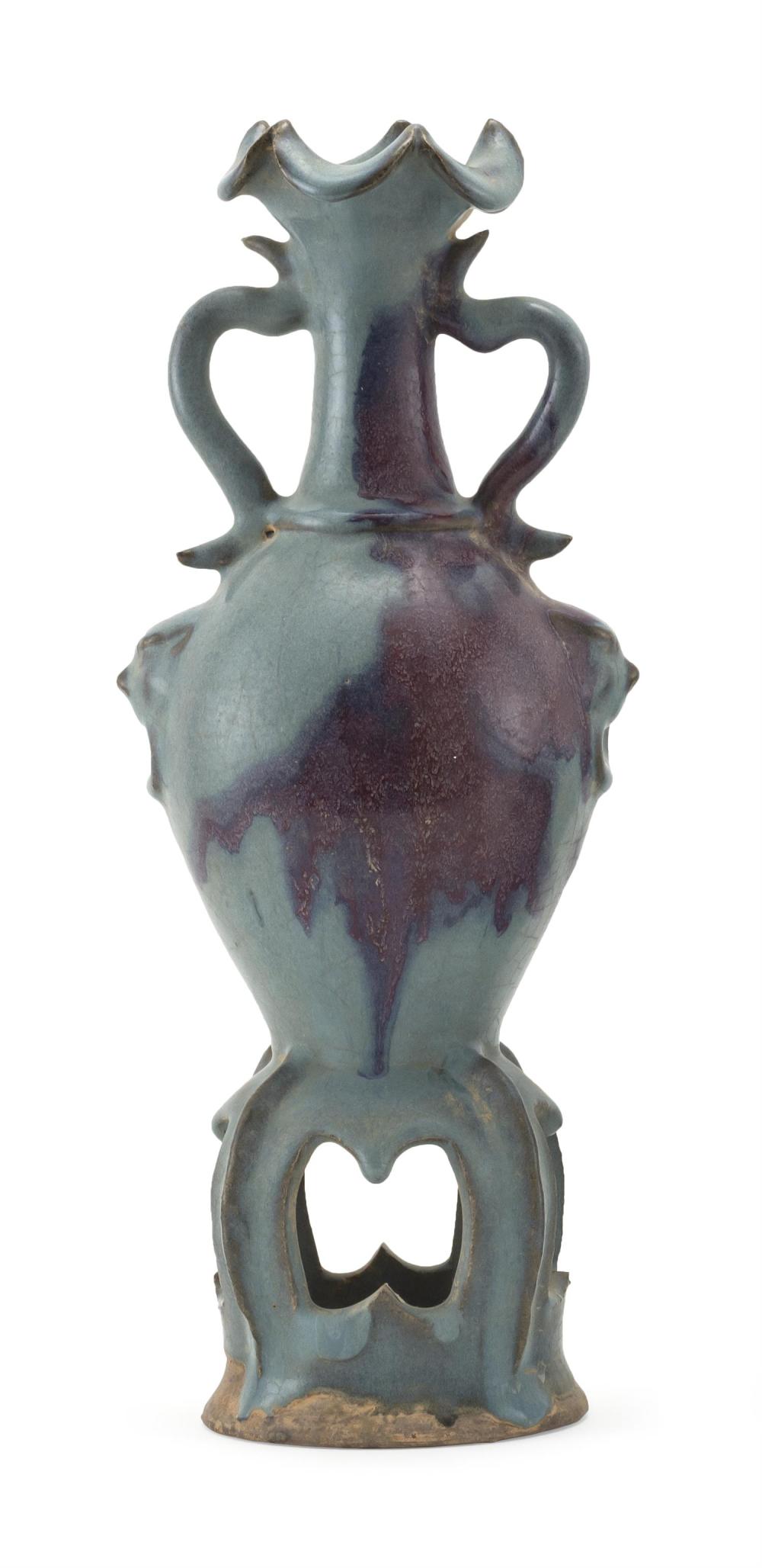 CHINESE JUNYAO STONEWARE VASE