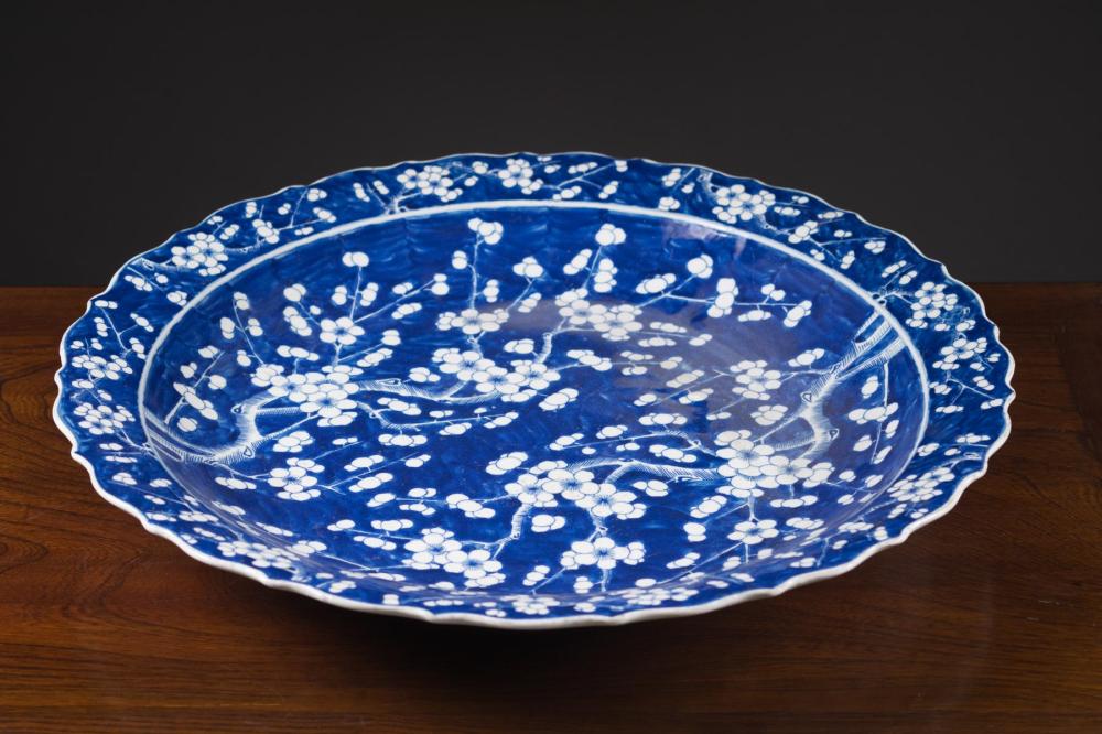 CHINESE KANGXI STYLE BLUE AND WHITE