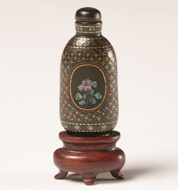 Chinese Lac-burgaute snuff bottle