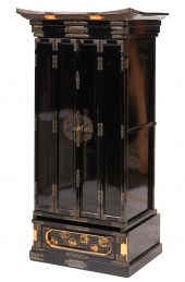CHINESE LACQUERED AND GILT SHR