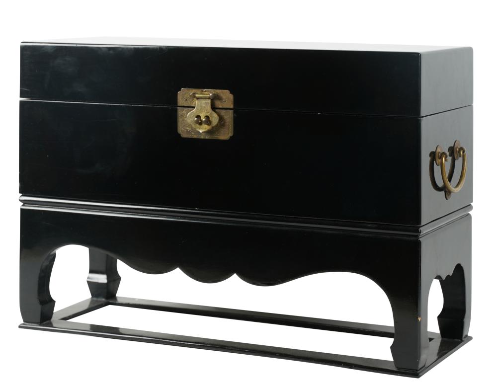 CHINESE LACQUERED BOX ON