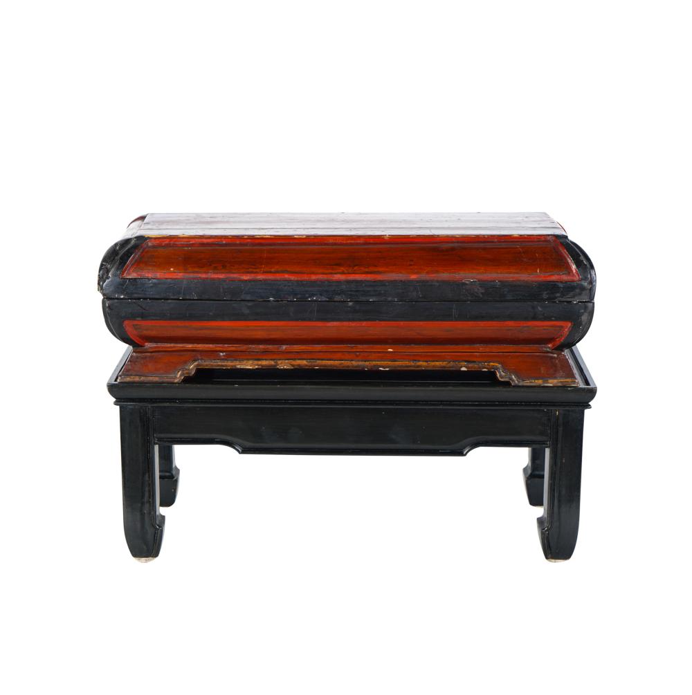CHINESE LACQUERED BOXCondition: