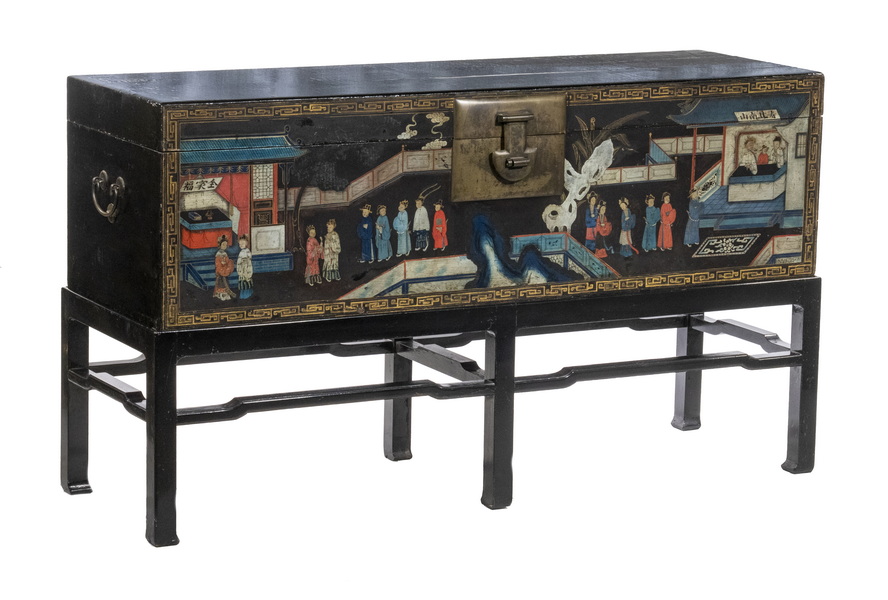 CHINESE LACQUERED STORAGE BOX ON