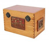 CHINESE LACQUERED TRUNKChinese