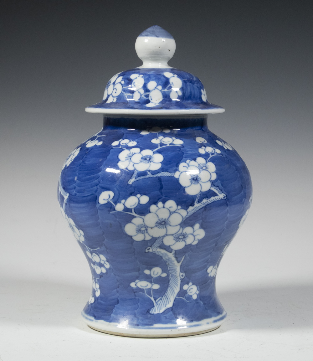 CHINESE LIDDED GINGER JAR Blue &