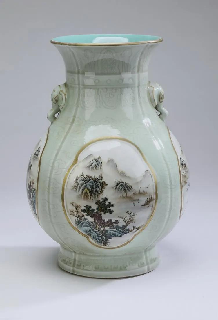 CHINESE LOBED FAMILLE ROSE FANGHU