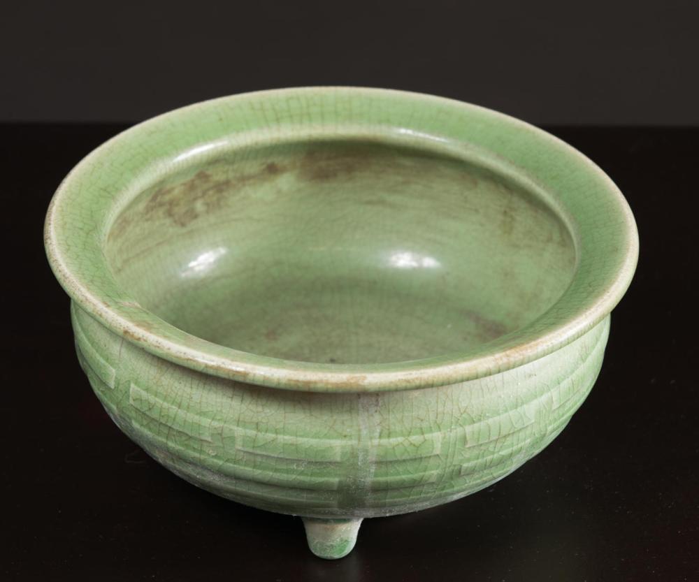 CHINESE LONGQUAN CELADON CENSER,