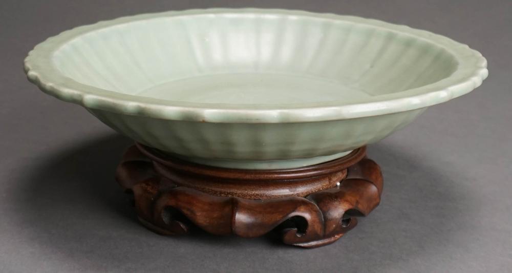 CHINESE LONGQUAN CELADON CHARGER,