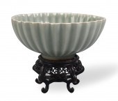 CHINESE LONGQUAN CELADON LOBBE