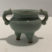 CHINESE LONGQUAN CELADON TRIPO