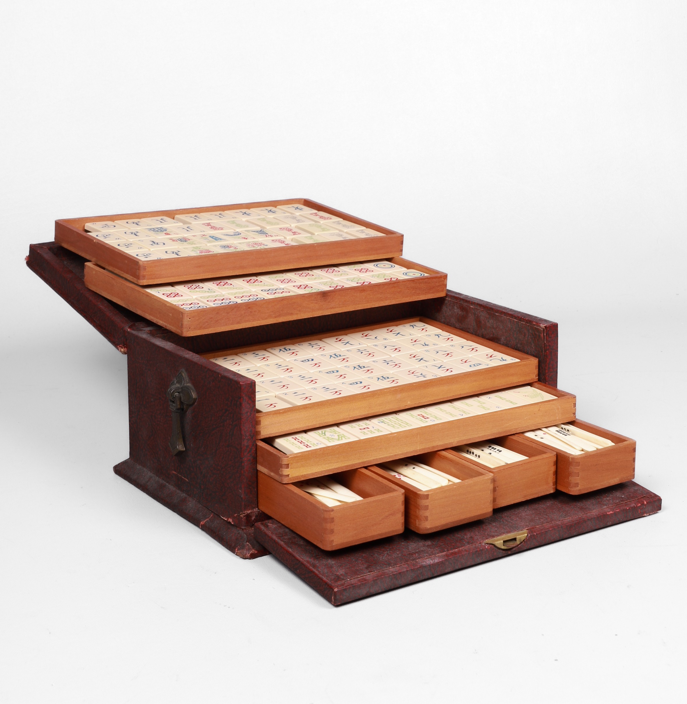 Chinese mahjong set, 143 tiles,