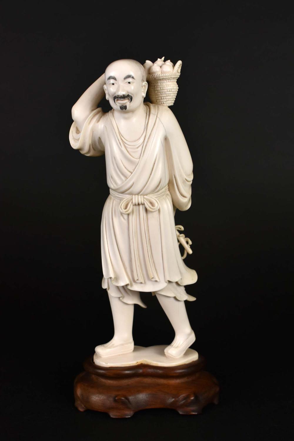 CHINESE MANCHU CARRYING A BASKET OF