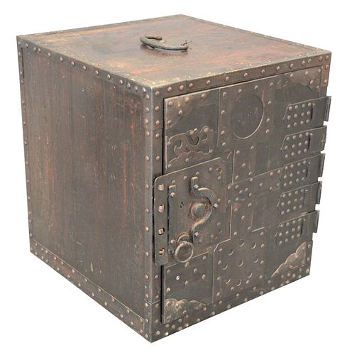 CHINESE MERCHANT SAFE, HAVING