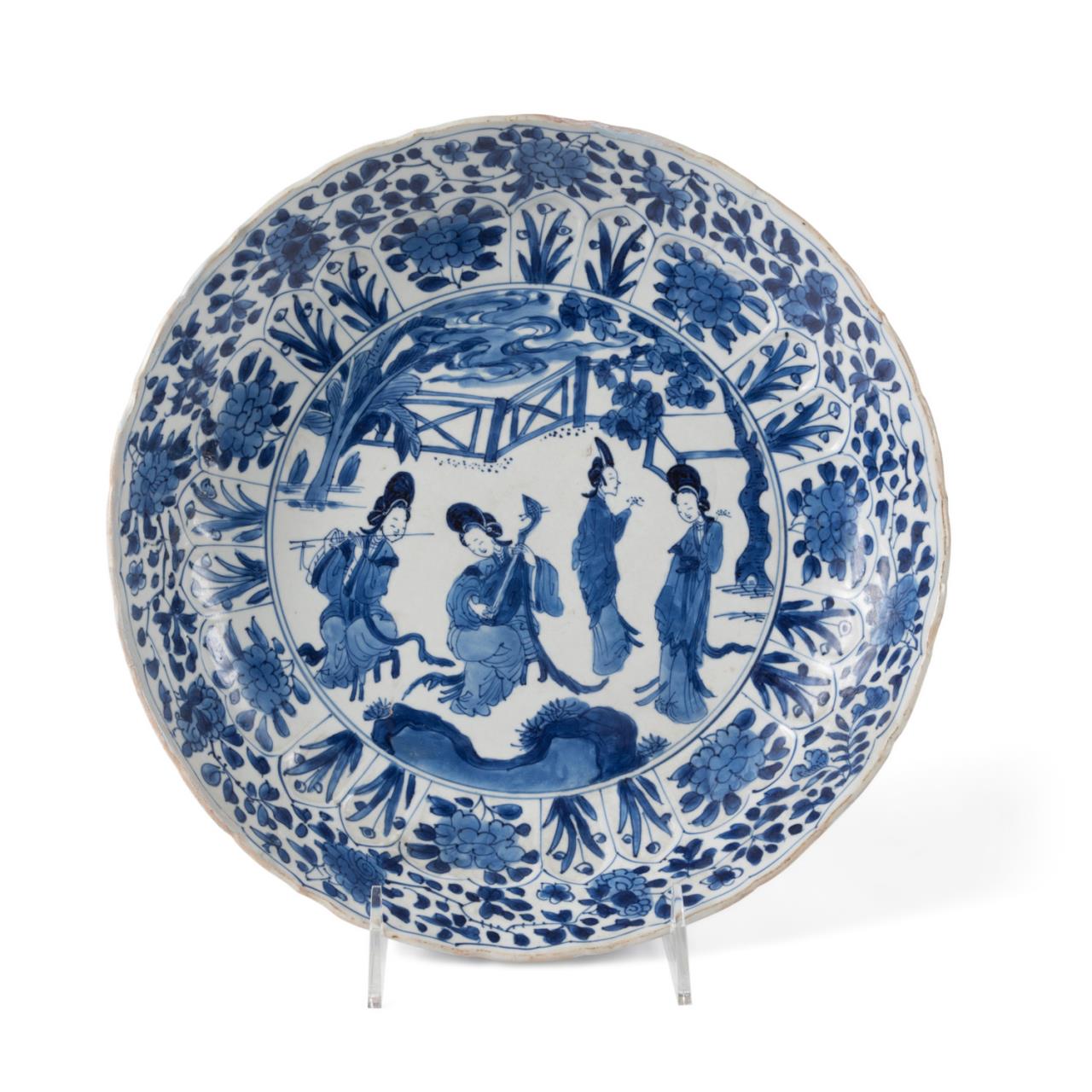 CHINESE MING BLUE & WHITE