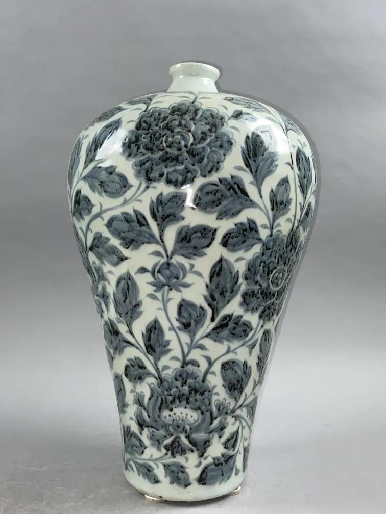 CHINESE MING DYNASTY BLUE AND WHITE
