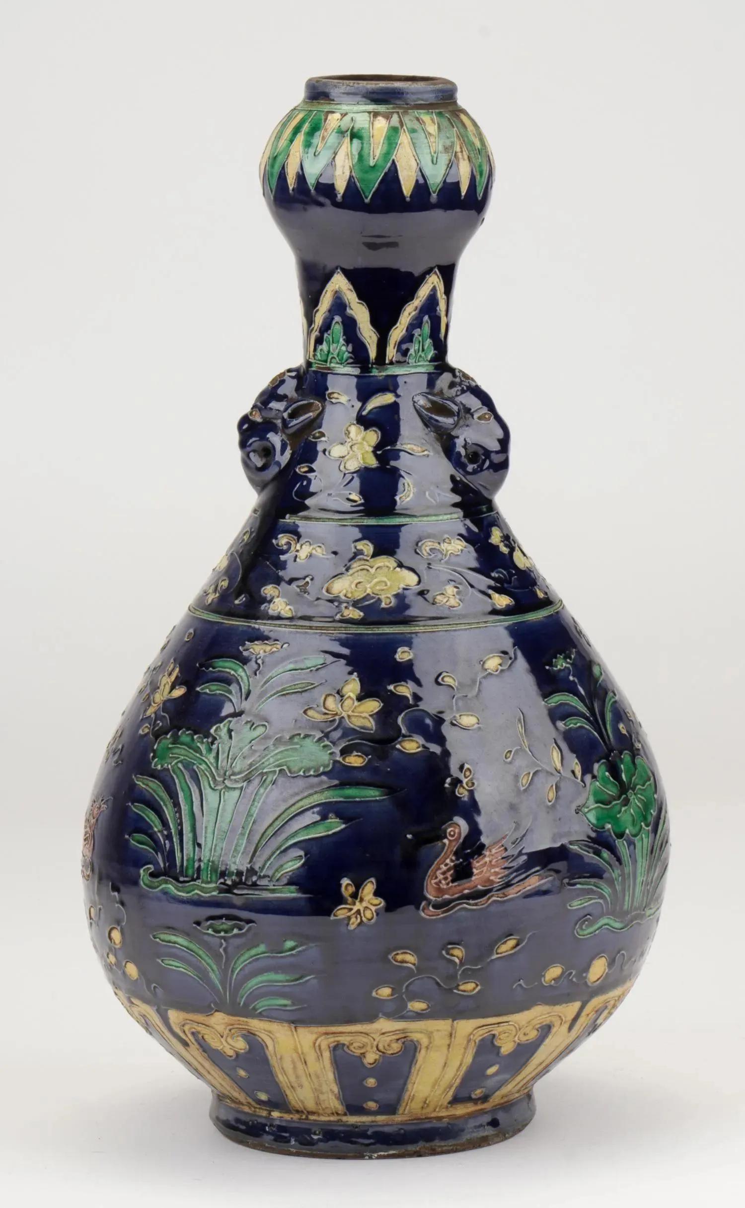 CHINESE MING DYNASTY FAHUA COLOR