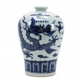 CHINESE MING STYLE BLUE & WHIT