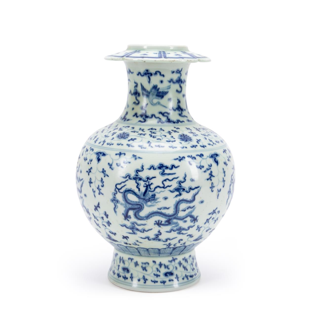 CHINESE MING STYLE BLUE & WHITE