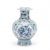 CHINESE MING STYLE BLUE & WHIT