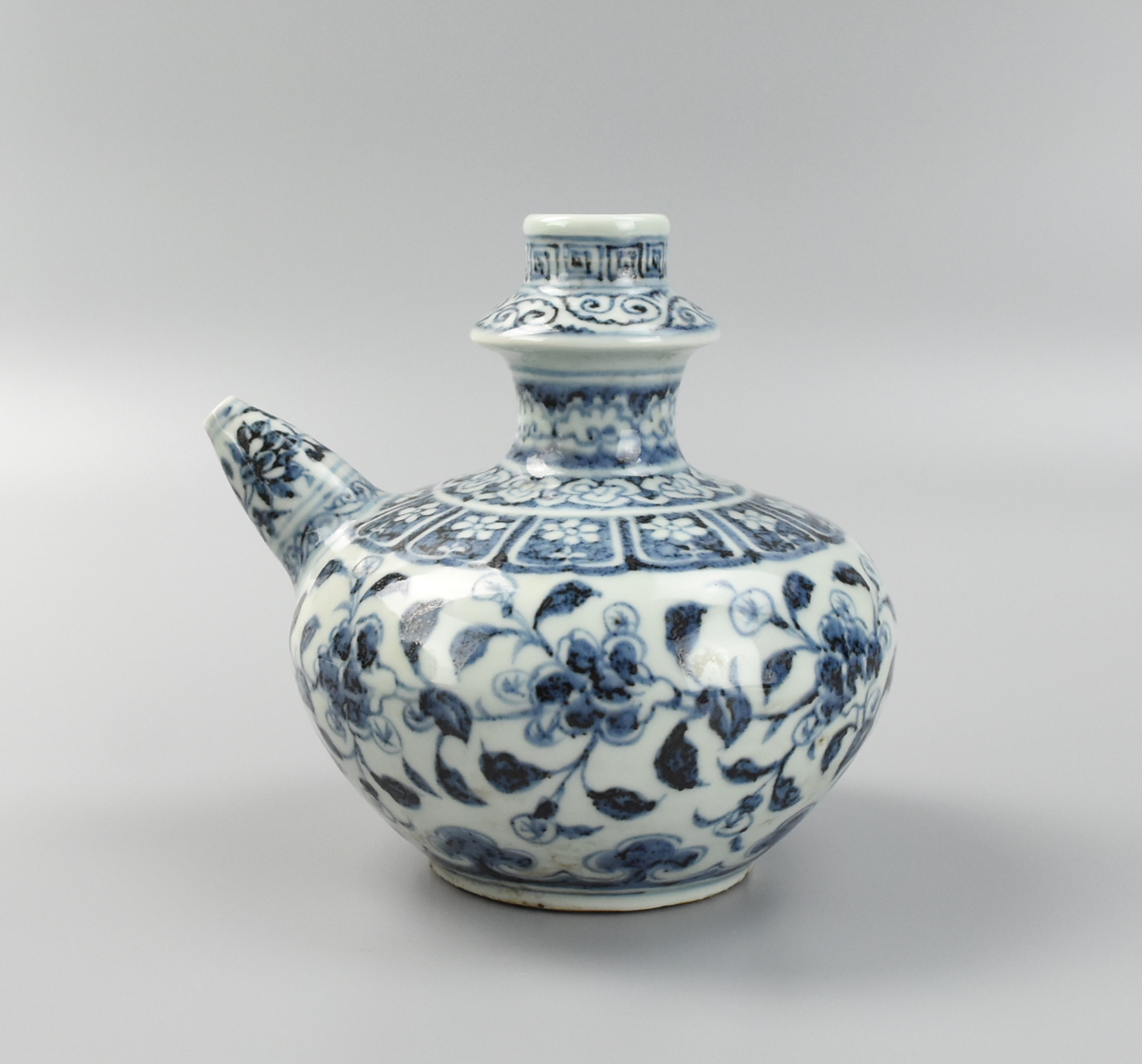CHINESE MING STYLE BLUE & WHITE