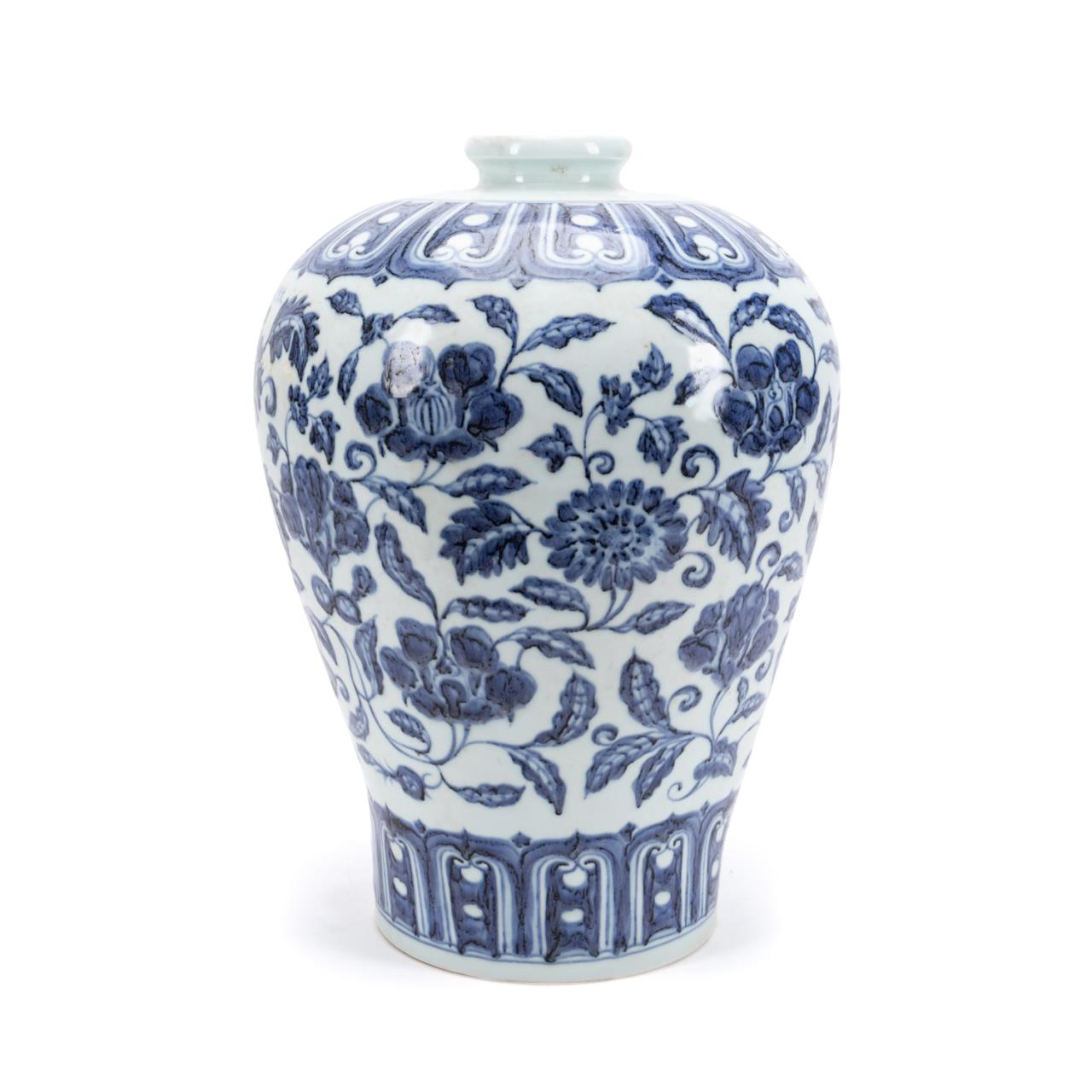 CHINESE MING STYLE BLUE AND WHITE