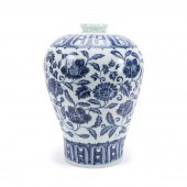 CHINESE MING STYLE BLUE AND WH