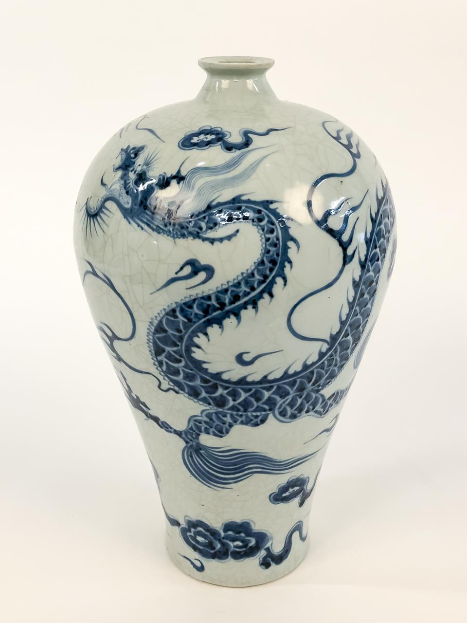 CHINESE MING STYLE BLUE AND WHITE