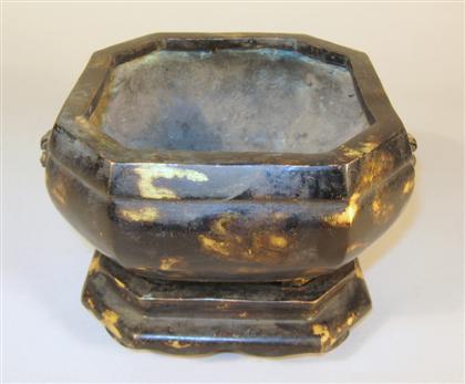 Chinese Ming-style gold splashed