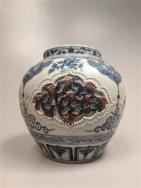 Chinese Ming Xuande-style